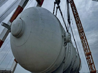 第二批大件設備吊裝運輸任務順利完成